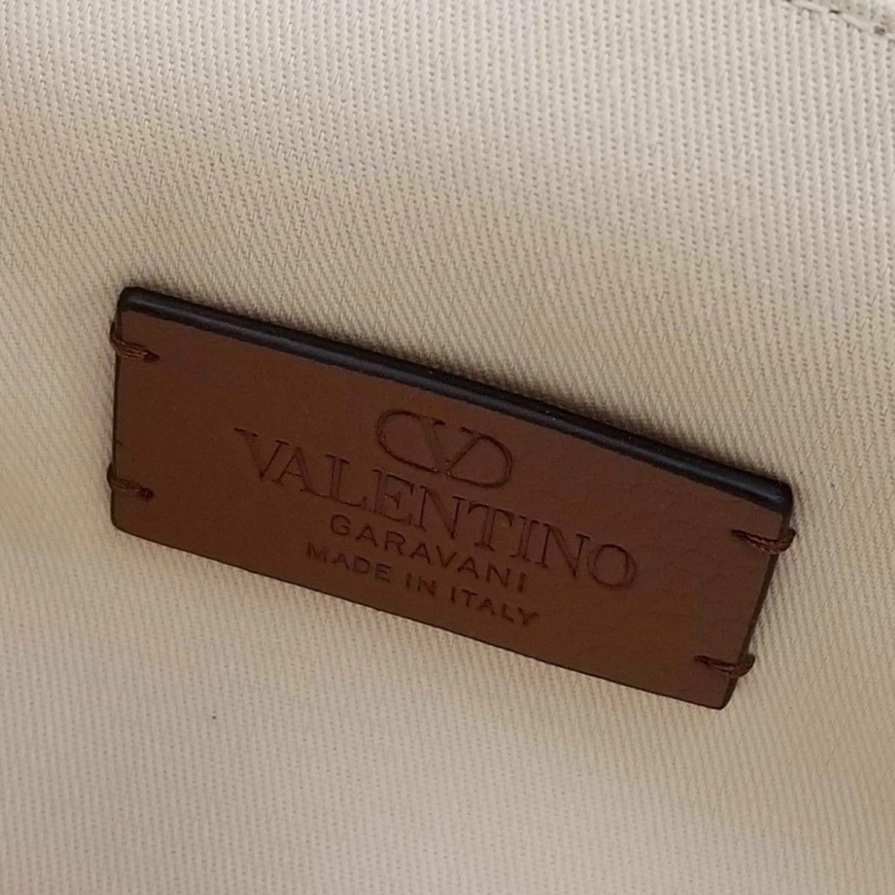 Valentino Garavani Vlogo straw medium tote - Picture 15 of 16